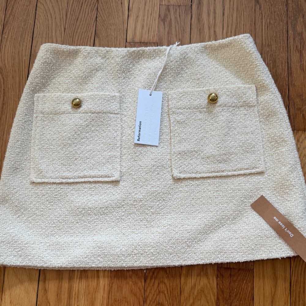 REFORMATION *NWT* Aurelia Tweed Mini Skirt Size 6 in White (Cream) Gold Buttons